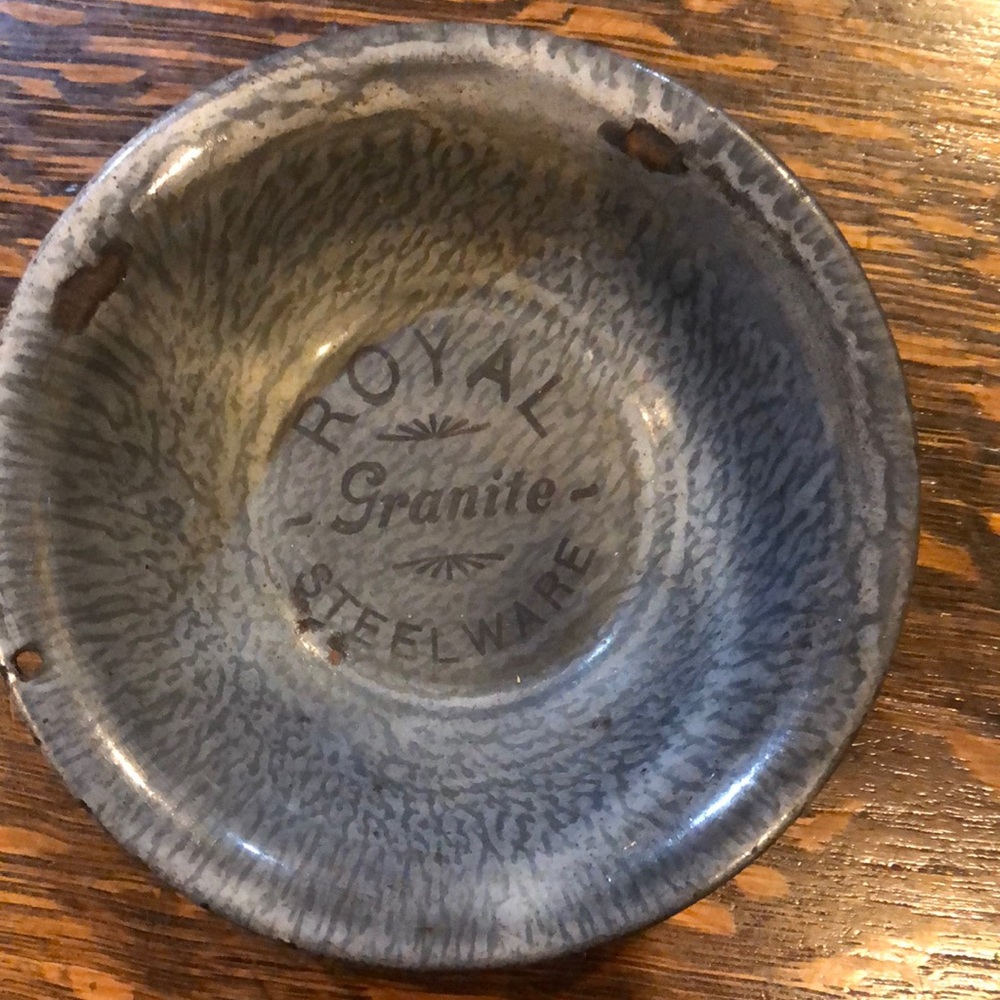Royal Granite Steelware Tin Bowl